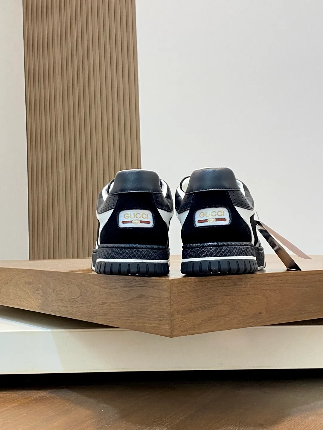 Men's Shoes 💰660 𝐆𝐮𝐜𝐜𝐢 𝐑𝐞-𝐖𝐞𝐛 As the first sneaker created by Sabato De Sarno for Gucci, the Re-Web series reinterprets the brand's classic stripes and sets off the modern silhouette design with bold and unique details. These shoes are crafted from white leather. This new sneaker is ingeniously decorated with many of the brand's classic details, and is equipped with a bright red and green webbing tongue, which will make people fall in love at first sight. White leather treated with a special process for softness and luster, with an embossed grainy texture. Script Gucci logo and interlocking G web label with Interlocking G and script Gucci logo. Rubber outsole with interlocking G detail eyelets. Web tongue. Size: 39-44 (customized for sizes 38 and 45)